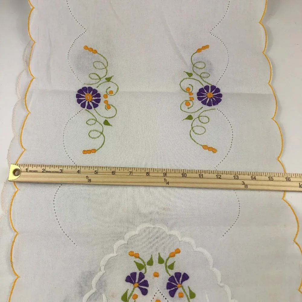 European Vintage (80's) Embroidered Floral & Scalloped Table Runner Cottagecore